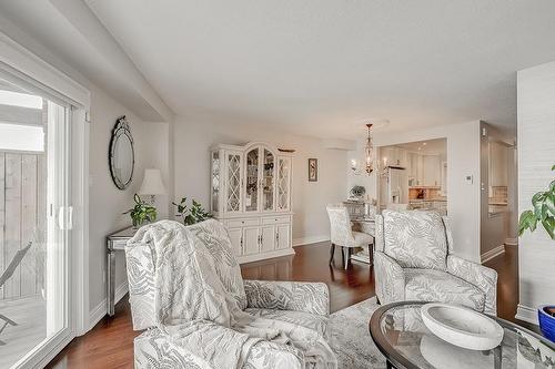 2136 Old Lakeshore Road|Unit #10, Burlington, ON - Indoor Photo Showing Living Room