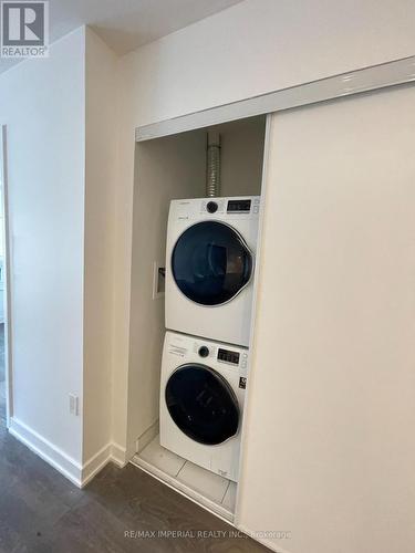 405 - 195 Redpath Avenue, Toronto, ON - Indoor Photo Showing Laundry Room