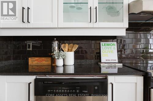 739 - 155 Dalhousie Street, Toronto, ON - Indoor Photo Showing Kitchen