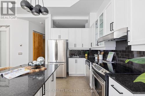 739 - 155 Dalhousie Street, Toronto, ON - Indoor Photo Showing Kitchen With Upgraded Kitchen