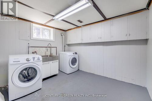 55 Regency Square, Toronto, ON - Indoor Photo Showing Laundry Room