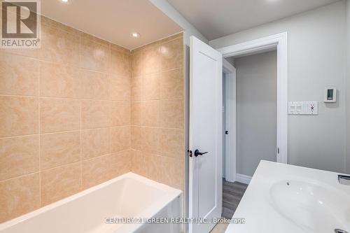 55 Regency Square, Toronto, ON - Indoor Photo Showing Bathroom