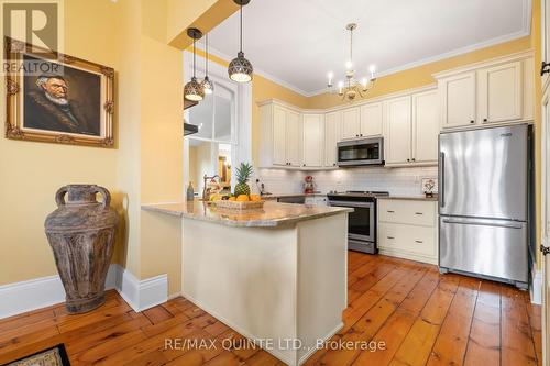 8 Bridge Street, Prince Edward County, ON - Indoor Photo Showing Kitchen With Upgraded Kitchen