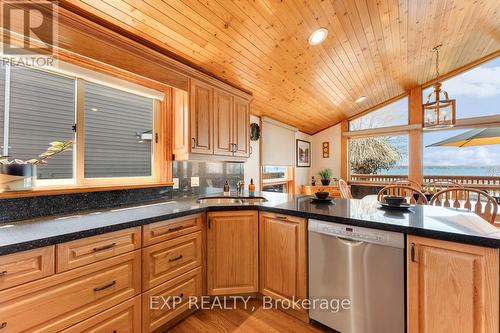 229 Lake Drive N, Georgina (Historic Lakeshore Communities), ON - Indoor Photo Showing Kitchen