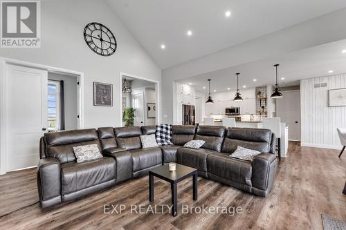 505 Eldon Station Road, Kawartha Lakes, ON - Indoor Photo Showing Living Room