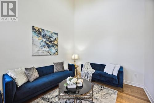 104 Sharpe Crescent, New Tecumseth, ON - Indoor Photo Showing Living Room