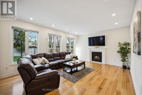 104 Sharpe Crescent, New Tecumseth, ON - Indoor Photo Showing Living Room With Fireplace