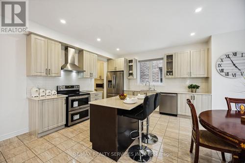 104 Sharpe Crescent, New Tecumseth, ON - Indoor Photo Showing Kitchen With Stainless Steel Kitchen With Upgraded Kitchen