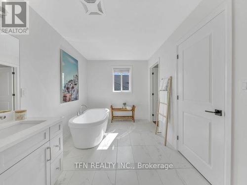 24 Noble Court, Amherstburg, ON - Indoor Photo Showing Bathroom