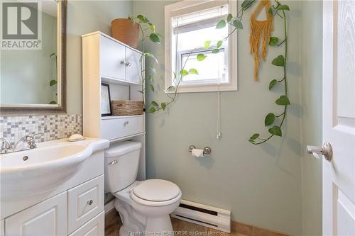 817 Bernard St, Dieppe, NB - Indoor Photo Showing Bathroom