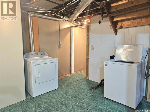 336 7Th Avenue Nw, Swift Current, SK - Indoor Photo Showing Laundry Room