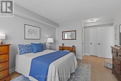 1714 - 44 St. Joseph Street, Toronto, ON - Indoor Photo Showing Bedroom