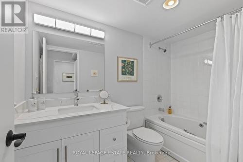 1714 - 44 St. Joseph Street, Toronto, ON - Indoor Photo Showing Bathroom
