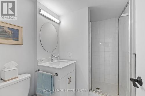 1714 - 44 St. Joseph Street, Toronto, ON - Indoor Photo Showing Bathroom