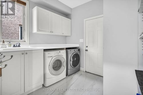 822 Miller Park Avenue, Bradford West Gwillimbury, ON - Indoor Photo Showing Laundry Room