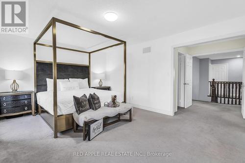822 Miller Park Avenue, Bradford West Gwillimbury, ON - Indoor Photo Showing Bedroom