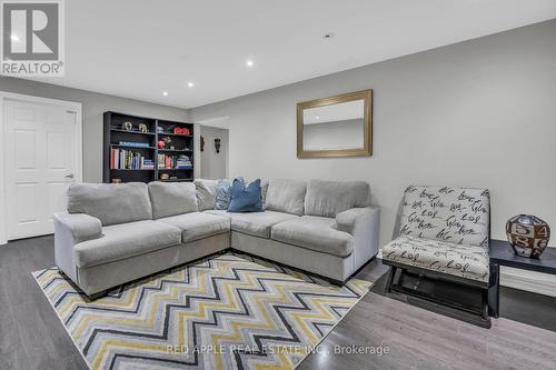 822 Miller Park Avenue, Bradford West Gwillimbury, ON - Indoor Photo Showing Living Room