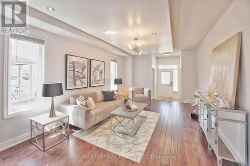 11 Silkgrove Terrace N, Markham, ON - Indoor Photo Showing Living Room