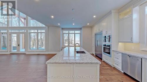 11 Warbler Way, Oro-Medonte, ON - Indoor Photo Showing Kitchen With Upgraded Kitchen