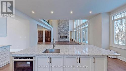 11 Warbler Way, Oro-Medonte, ON - Indoor Photo Showing Kitchen With Upgraded Kitchen