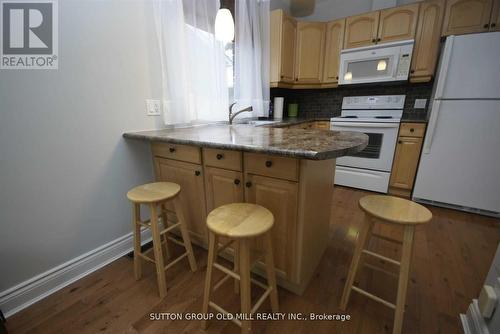 112 Stephen Drive, Toronto, ON - Indoor Photo Showing Kitchen