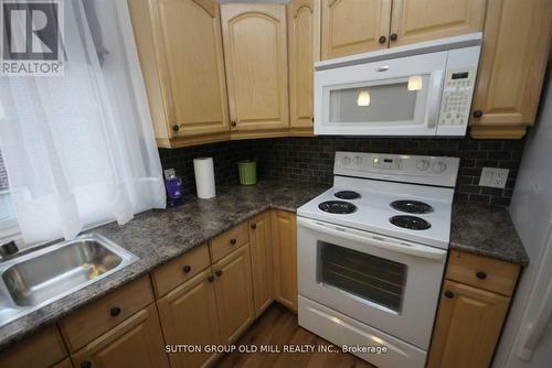 112 Stephen Drive, Toronto, ON - Indoor Photo Showing Kitchen