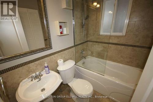 112 Stephen Drive, Toronto (Stonegate-Queensway), ON - Indoor Photo Showing Bathroom