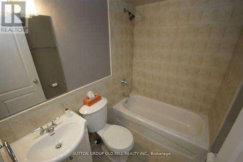 112 Stephen Drive, Toronto (Stonegate-Queensway), ON - Indoor Photo Showing Bathroom