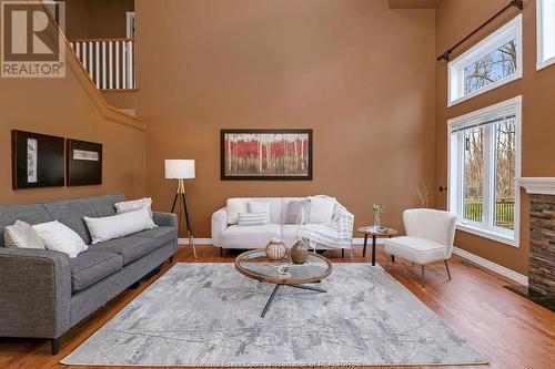 2220 Edgemore, Lasalle, ON - Indoor Photo Showing Living Room