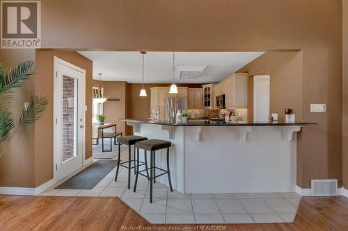2220 Edgemore, Lasalle, ON - Indoor Photo Showing Kitchen With Upgraded Kitchen