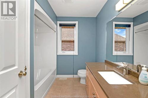 2220 Edgemore, Lasalle, ON - Indoor Photo Showing Bathroom
