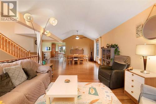 4661 Shadetree Crescent, Windsor, ON - Indoor Photo Showing Living Room