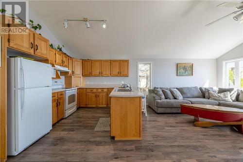 484 Macgregor Bay Trail, Petawawa, ON - Indoor Photo Showing Kitchen