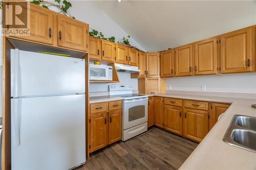 484 Macgregor Bay Trail, Petawawa, ON - Indoor Photo Showing Kitchen With Double Sink