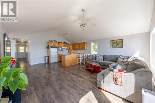 484 Macgregor Bay Trail, Petawawa, ON - Indoor Photo Showing Living Room
