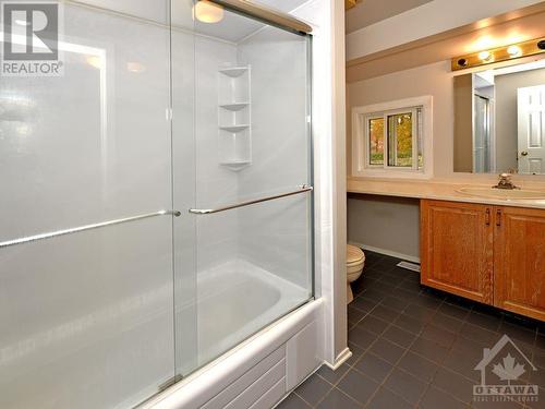 6089 Des Treflieres Gardens, Ottawa, ON - Indoor Photo Showing Bathroom