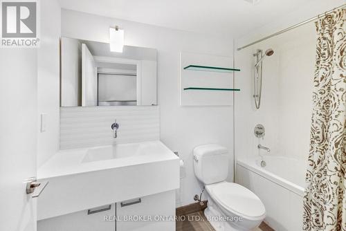 120 - 55 Stewart Street, Toronto, ON - Indoor Photo Showing Bathroom