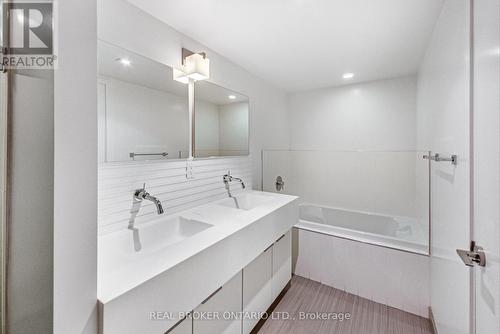 120 - 55 Stewart Street, Toronto, ON - Indoor Photo Showing Bathroom