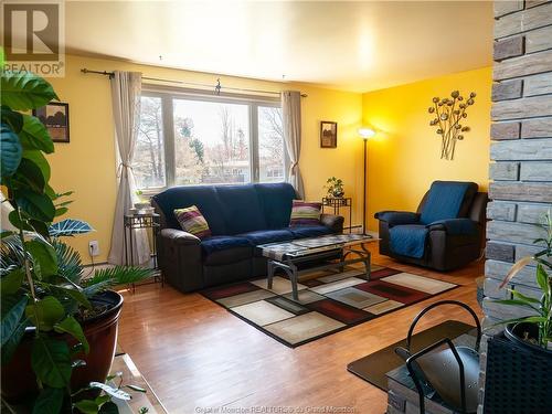 207 Diligente, Riverview, NB - Indoor Photo Showing Living Room