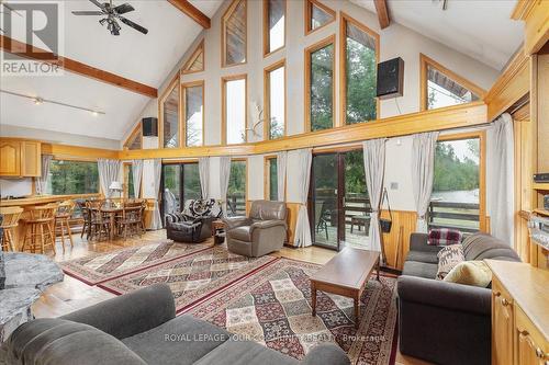 1608 Tusk Tr, Dysart Et Al, ON - Indoor Photo Showing Living Room