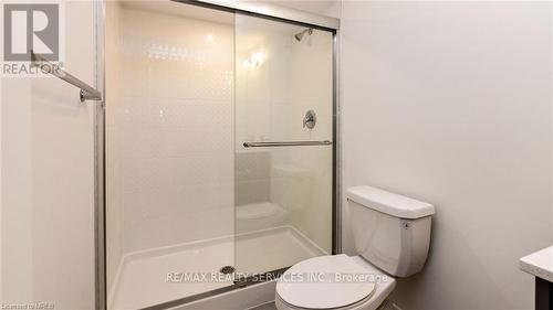 41 - 10 Birmingham Drive, Cambridge, ON - Indoor Photo Showing Bathroom