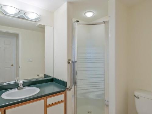 106-680 Doyle Avenue, Kelowna, BC - Indoor Photo Showing Bathroom