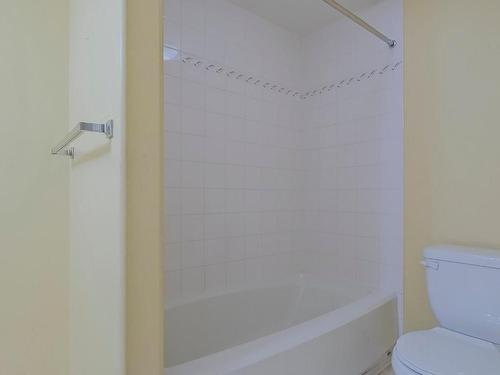 106-680 Doyle Avenue, Kelowna, BC - Indoor Photo Showing Bathroom