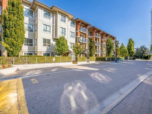 217-1089 Sunset Drive, Kelowna, BC - Outdoor With Balcony With Facade