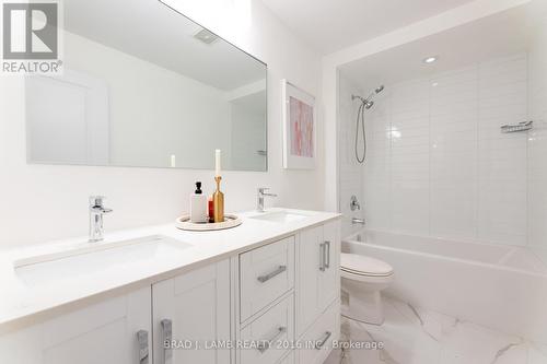 384 Alderwood Common, Oakville, ON - Indoor Photo Showing Bathroom