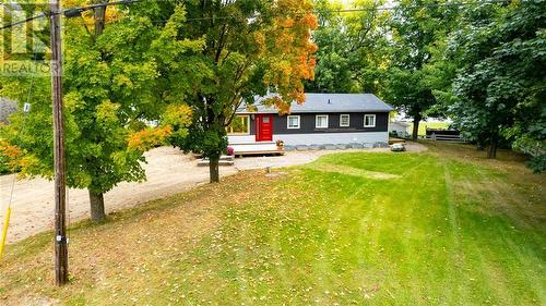 Fall scene of the front yard and driveway - 1142 Barryvale Road, Calabogie, ON - Outdoor