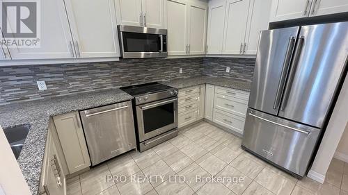 7 Showers Lane, Hamilton, ON - Indoor Photo Showing Kitchen With Stainless Steel Kitchen With Upgraded Kitchen
