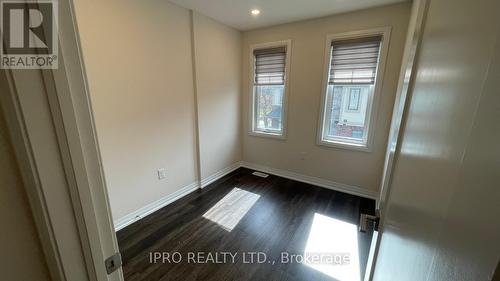 7 Showers Lane, Hamilton, ON - Indoor Photo Showing Other Room
