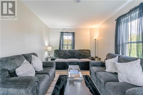 455 Boundary Street, Prescott, ON - Indoor Photo Showing Living Room