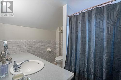 455 Boundary Street, Prescott, ON - Indoor Photo Showing Bathroom